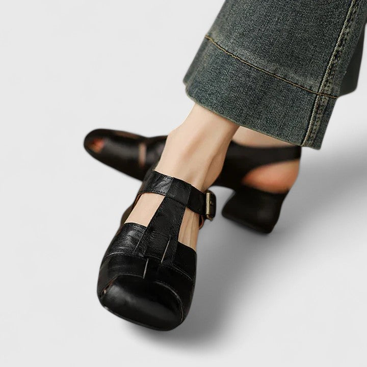 Black / 11